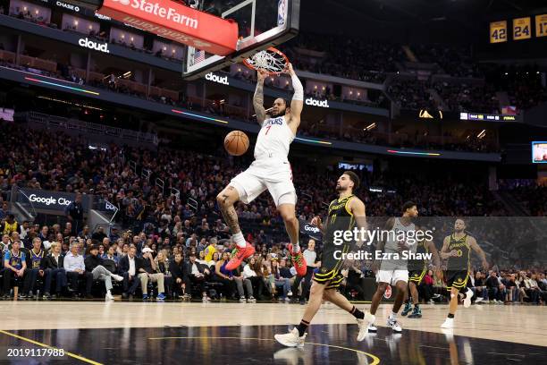 Amir Coffey of the LA Clippers dunks the ball on Klay Thompson of the Golden State Warriors at Chase Center on February 14, 2024 in San Francisco,...