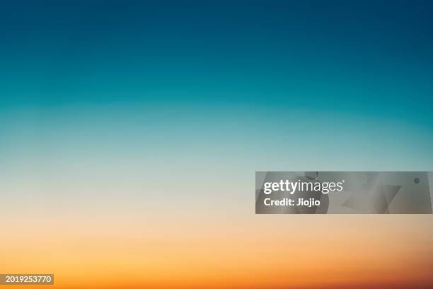 sky at sunset - romantische stimmung stock-fotos und bilder