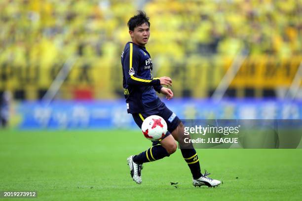 Yusuke Kobayashi of Kashiwa Reysol in action during the J.League J1 match between Omiya Ardija and Kashiwa Reysol at NACK5 Stadium Omiya on October...
