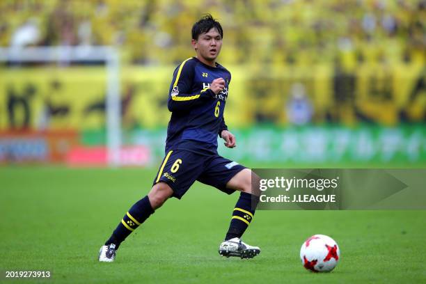 Yusuke Kobayashi of Kashiwa Reysol in action during the J.League J1 match between Omiya Ardija and Kashiwa Reysol at NACK5 Stadium Omiya on October...