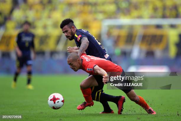 Ramon Lopes of Kashiwa Reysol and Ryo Okui of Omiya Ardija compete for the ball during the J.League J1 match between Omiya Ardija and Kashiwa Reysol...