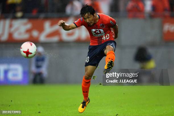 Akimi Barada of Omiya Ardija in action during the J.League J1 match between Omiya Ardija and Kashiwa Reysol at NACK5 Stadium Omiya on October 21,...