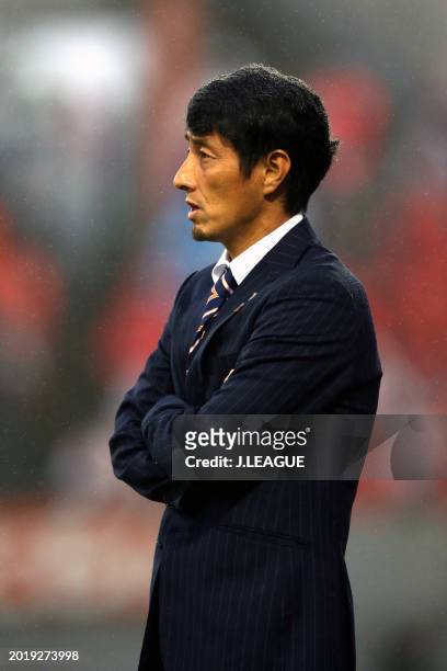 Head coach Akira Ito of Omiya Ardija looks on during the J.League J1 match between Omiya Ardija and Kashiwa Reysol at NACK5 Stadium Omiya on October...