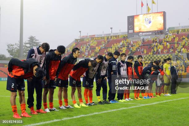 Omiya Ardija players applaud fans after the team's the J.League J1 match between Omiya Ardija and Kashiwa Reysol at NACK5 Stadium Omiya on October...
