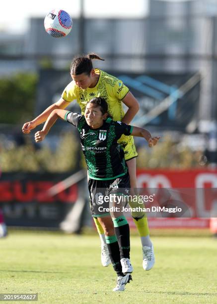 Zoe McMeeken of Wellington Phoenix heads the ball during the A-League Women round 17 match between Western United and Wellington Phoenix at City...