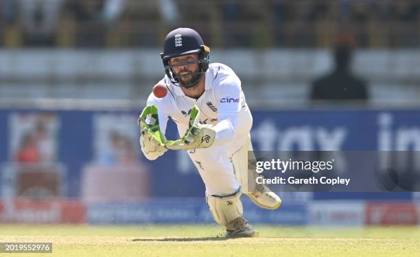 England wicketkeeper Ben Foakes dives for a catch but it is given not out after review during day four of the 3rd Test Match between India and...