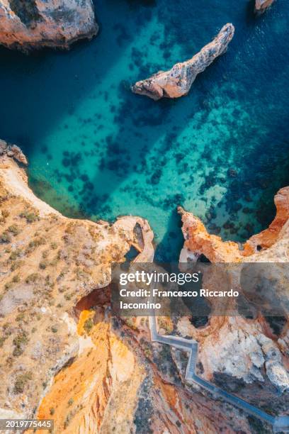 algarve, aerial view of coastline. portugal - iacomino portugal 個照片及圖片檔