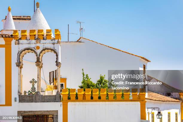 typical building in evora, portugal - iacomino portugal foto e immagini stock