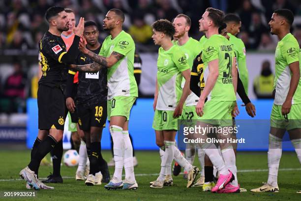Emre Can of Borussia Dortmund discuss with Yannick Gerhardt of VfL Wolfsburg during the Bundesliga match between VfL Wolfsburg and Borussia Dortmund...