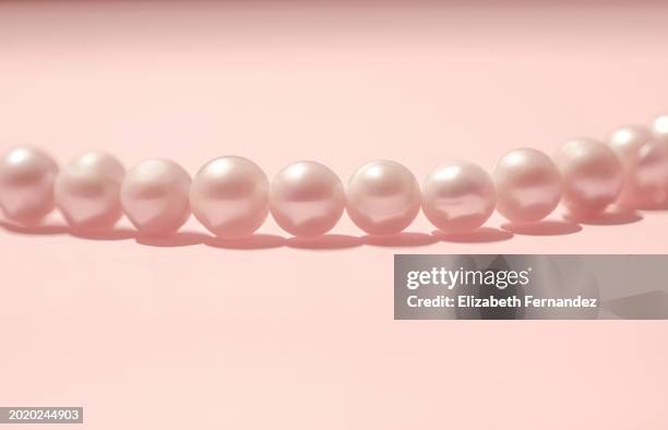 pearls, brightly lit. copy space on image. - fashion glamour pearl stock pictures, royalty-free photos & images