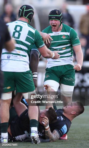 Rob Farrar of Ealing Trailfinders reacts during the Premiership Rugby Cup match between Ealing Trailfinders and Leicester Tigers at Trailfinders...