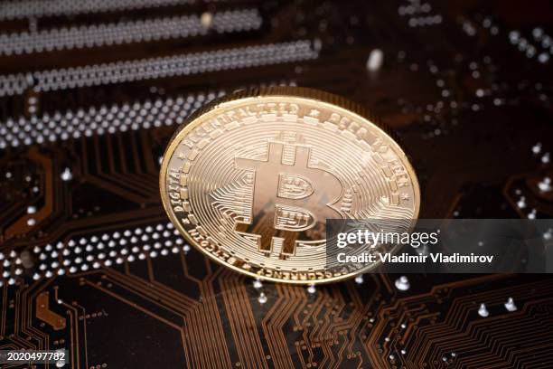 computer circuit board with single physical bitcoin - printed circuit b stock pictures, royalty-free photos & images