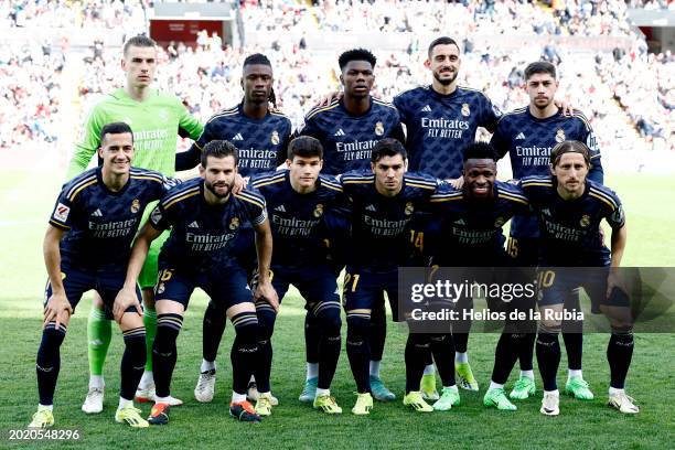 The Real Madrid starting squad pose for a group photo during the LaLiga EA Sports match between Rayo Vallecano and Real Madrid CF at Estadio de...