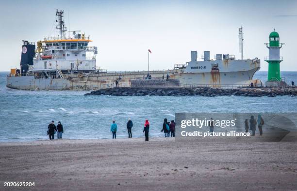 February 2024, Mecklenburg-Western Pomerania, Rostock: The barge "Boussole" sails behind the Warnemünde pier towards the sea canal. Meteorologists...