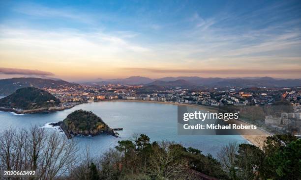 la concha bay from monte igueldo, san sebastián (donostia) - san sebastian stock-fotos und bilder