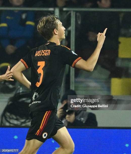 Dean Huijsen of AS Roma celebrates after scoring opening goal during the Serie A TIM match between Frosinone Calcio and AS Roma - Serie A TIM at...