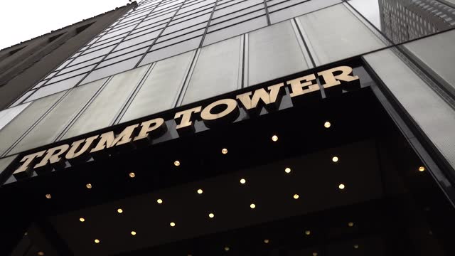 NY: Trump Tower Protest Mock 'Going Out of Business' Sale