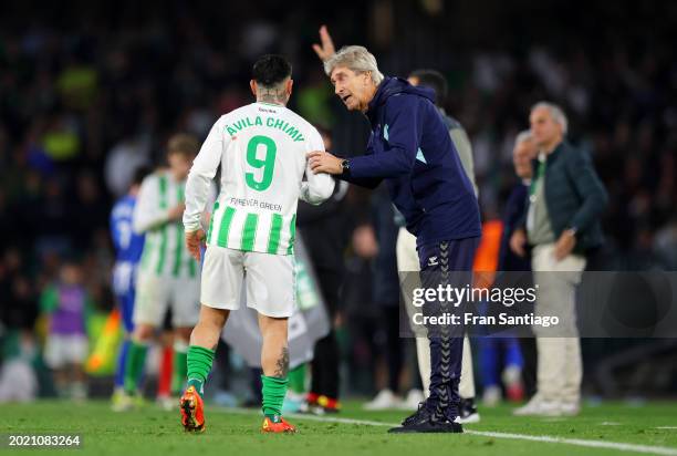 Ezequiel Avila of Real Betis speaks with Manuel Pellegrini, Head Coach of Real Betis, during the LaLiga EA Sports match between Real Betis and...
