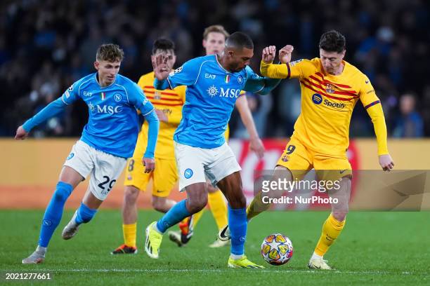 Robert Lewandowski of FC Barcelona and Juan Jesus of SSC Napoli compete for the ball during the UEFA Champions League Round of 16 first leg match...
