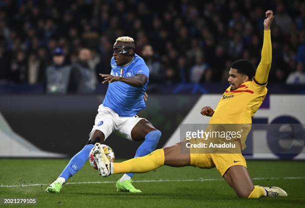 Victor James Osimhen , of Napoli, in action against Ronald Araujo, of FC Barcelona, during the UEFA Champions League round of 16 first leg football...