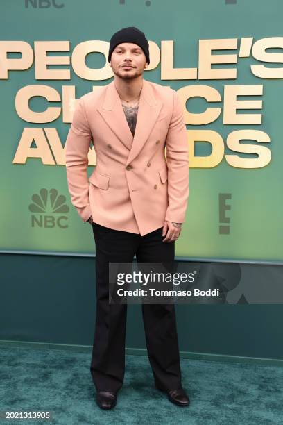 Kane Brown attends the 2024 People's Choice Awards at Barker Hangar on February 18, 2024 in Santa Monica, California.