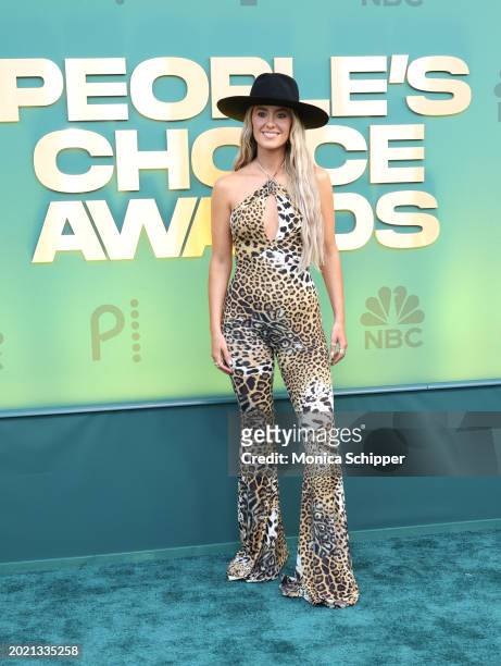Lainey Wilson attends the 2024 People's Choice Awards at Barker Hangar on February 18, 2024 in Santa Monica, California.
