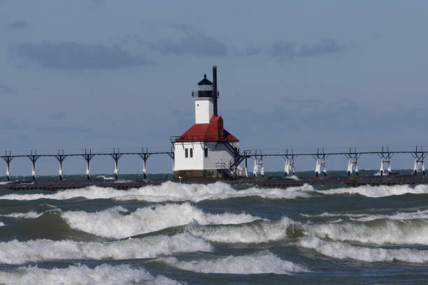 MI: Great Lakes See Record Low Ice Coverage