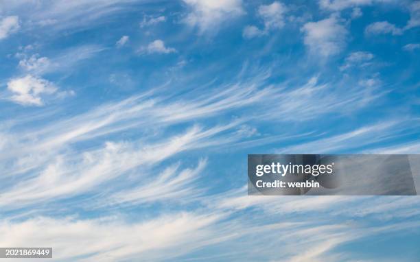 blue sky background and white clouds soft focus - blazen stockfoto's en -beelden