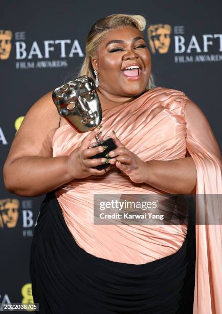 Da'Vine Joy Randolph poses with the Supporting Actress Award for 'The Holdovers' in the winners room during the EE BAFTA Film Awards at The Royal...