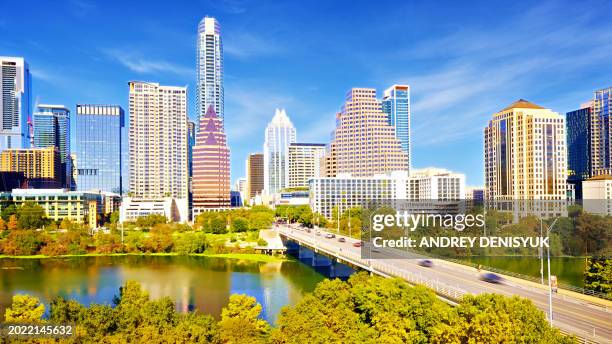 congress avenue bridge over ladybird lake, austin. - austin texas fotografías e imágenes de stock