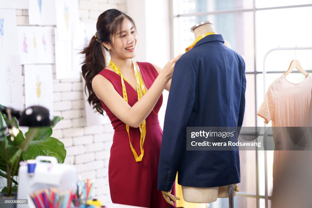 Suit tailoring, measure men's inseam, chests, for custom
