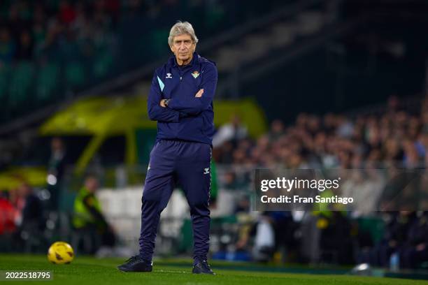 Manuel Pellegrini, manager of Real Betis looks on during the LaLiga EA Sports match between Real Betis and Deportivo Alaves at Estadio Benito...