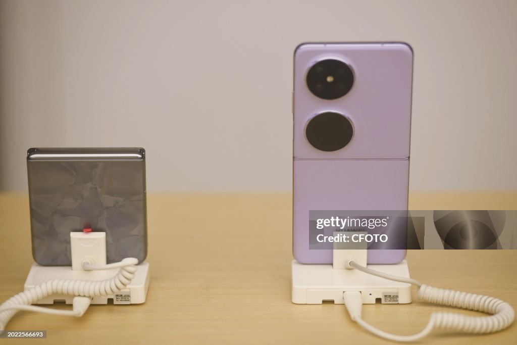 Huawei Releases Folding Screen Phone Pocket2