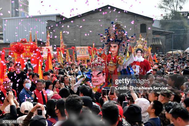 Procession In China 9,443 Walking With God Stock Photos, High-Res Pictures, and Images ...