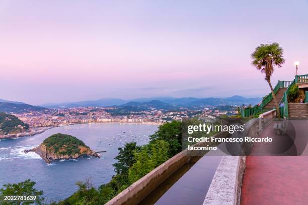 san sebastian idyllic gulf at sunset day. basque country, - francesco riccardo iacomino spain stock pictures, royalty-free photos & images