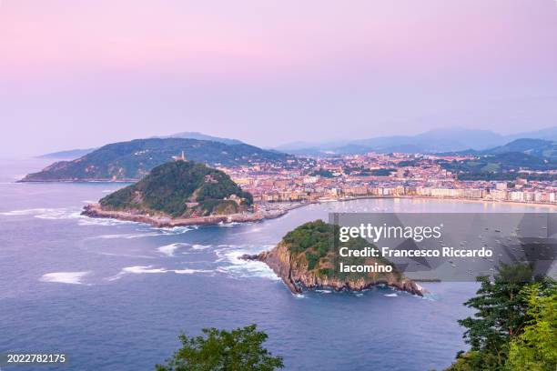 san sebastian gulf at sunset day. basque country, - francesco riccardo iacomino spain stock pictures, royalty-free photos & images