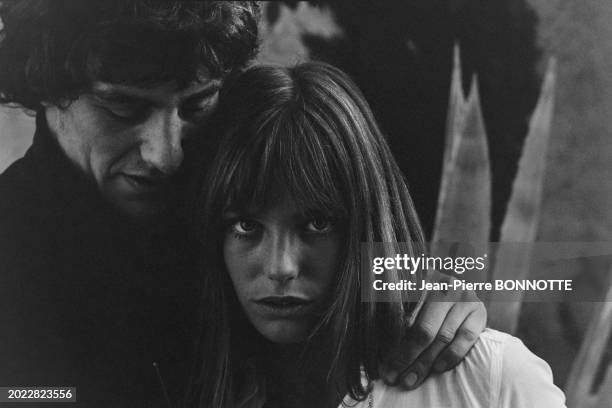 Jane Birkin et son frère Andrew lors du tournage du film 'La Piscine' en septembre 1968 à Saint-Tropez
