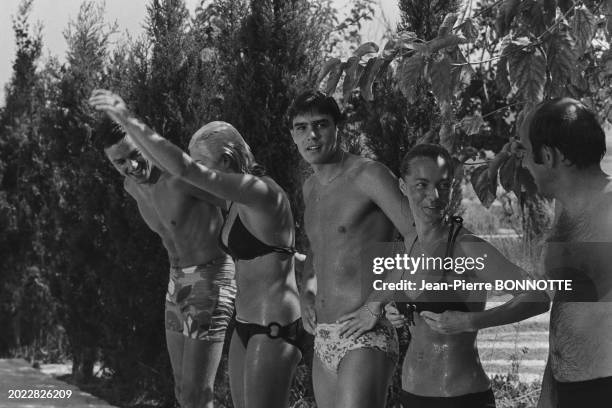 Alain Delon, Christine Caron, Alain Mosconi et Romy Schneider lors du tournage du film 'La Piscine' en aout 1968 à Saint-Tropez