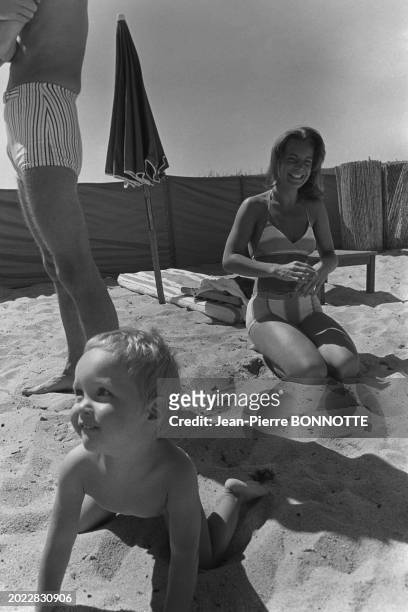 Romy Schneider et son fils David en septembre 1968 à Saint-Tropez