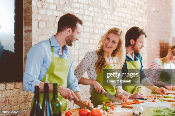 friends taking part in cooking class - training period stock pictures, royalty-free photos & images