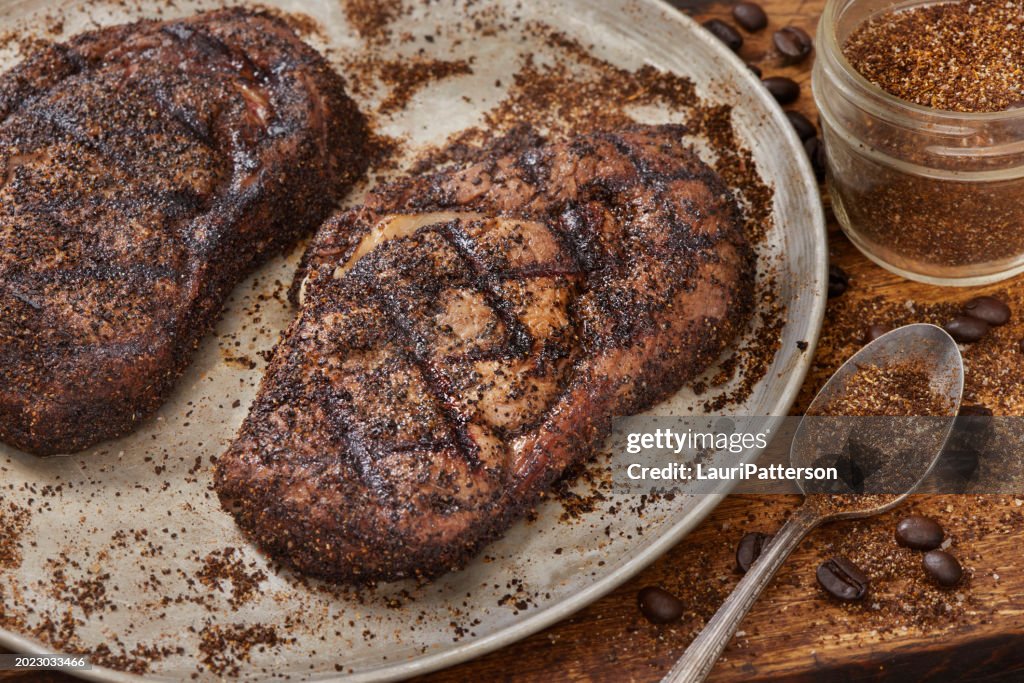 Kaffee trocken geriebene Rib Eye Steaks ohne Knochen