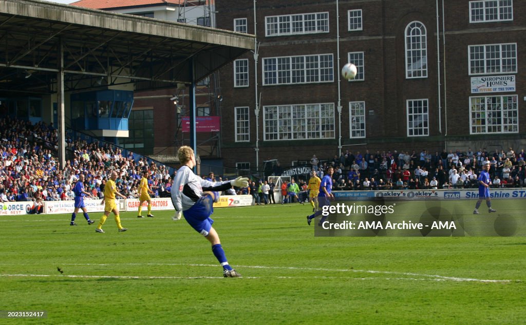 Shrewsbury Town v Oxford - Coca Cola Football League Two