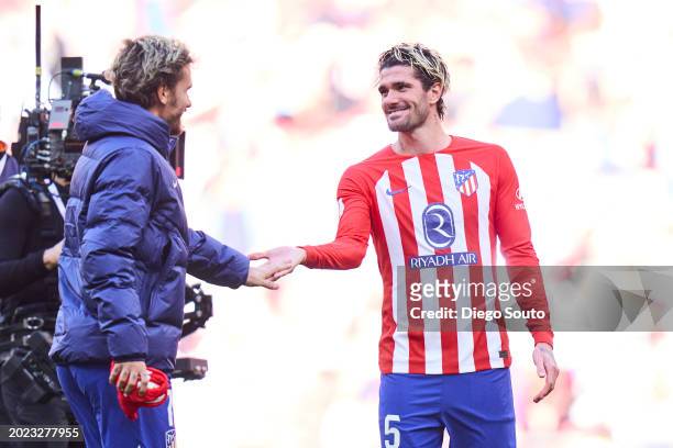 Antoine Griezmann and Rodrigo de Paul of Atletico de Madrid salutes after the game the LaLiga EA Sports match between Atletico Madrid and UD Las...