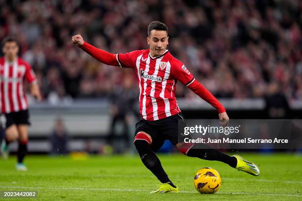 Alex Berenguer of Athletic Club scores the opening goal during the LaLiga EA Sports match between Athletic Bilbao and Girona FC at Estadio de San...