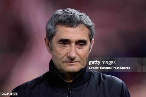 Head coach Ernesto Valverde of Athletic Club looks on prior to the LaLiga EA Sports match between Athletic Club and Girona FC at San Mames on...