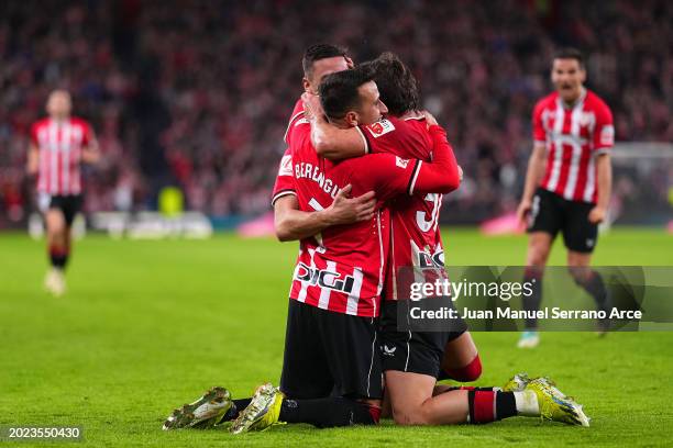 Alex Berenguer of Athletic Club celebrates scoring his teams second goal during the LaLiga EA Sports match between Athletic Bilbao and Girona FC at...