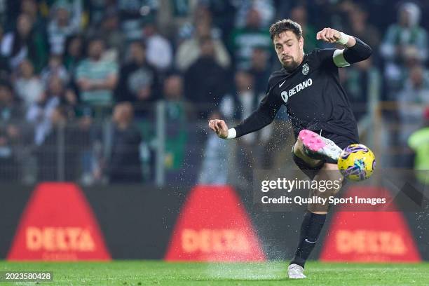 Sebastian Coates of Sporting CP in action during the Liga Portugal Betclic match between Moreirense FC and Sporting CP at Parque de Jogos Comendador...