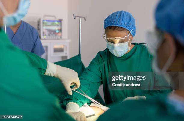 medical student operating at a teaching hospital - suturing stock pictures, royalty-free photos & images