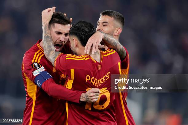 Lorenzo Pellegrini of AS Roma celebrates 1-1 with Leonardo Spinazzola of AS Roma, Leandro Paredes of AS Roma during the UEFA Europa League match...