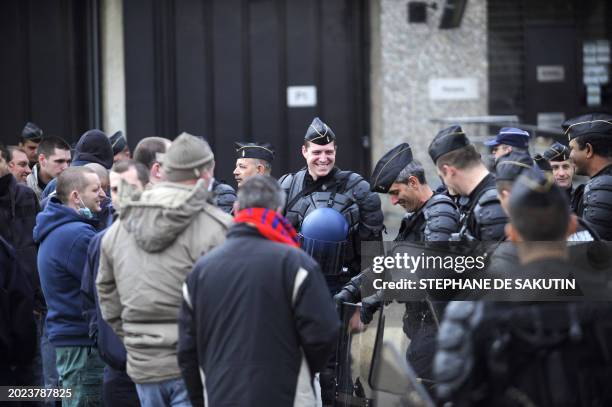 French anti-riot police speak with prison guards blocking the entrance of the Fleury-Merogis prison on May 5, 2009 on the second day of protests...